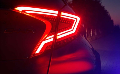 TOYOTA C-HR IÇIN UYUMLU LED STOP - KIRMIZI (2016-2019) (MAKYAJSIZ KASA IÇIN)
